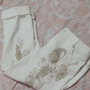 Chico's Gorgeous Size 2 Cream Paisley Embroidered Cropped Pants Capri Sassy!